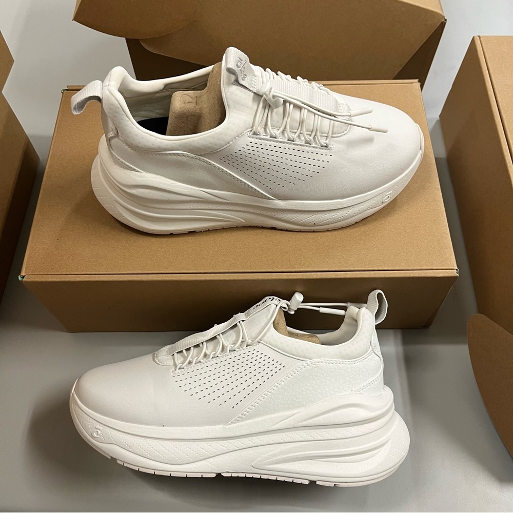 NIB Women's Clove Forte White Sneakers - Picture 2 of 9